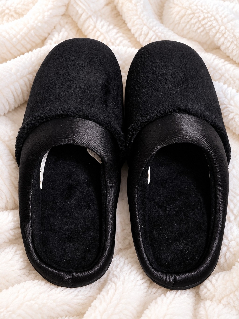 Isotoner Women's Black Cushioned Slippers Size 8.5-9 New